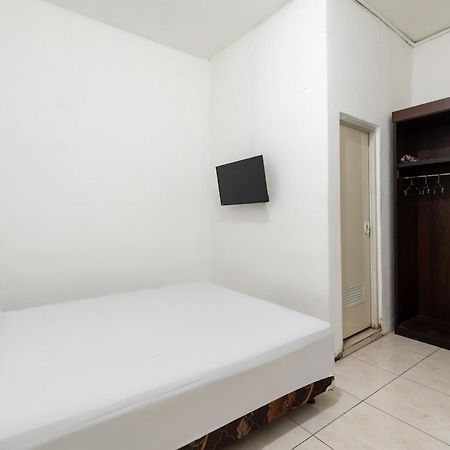 Oyo Life 2108 Griya Aisyah Residence Сурабая Экстерьер фото