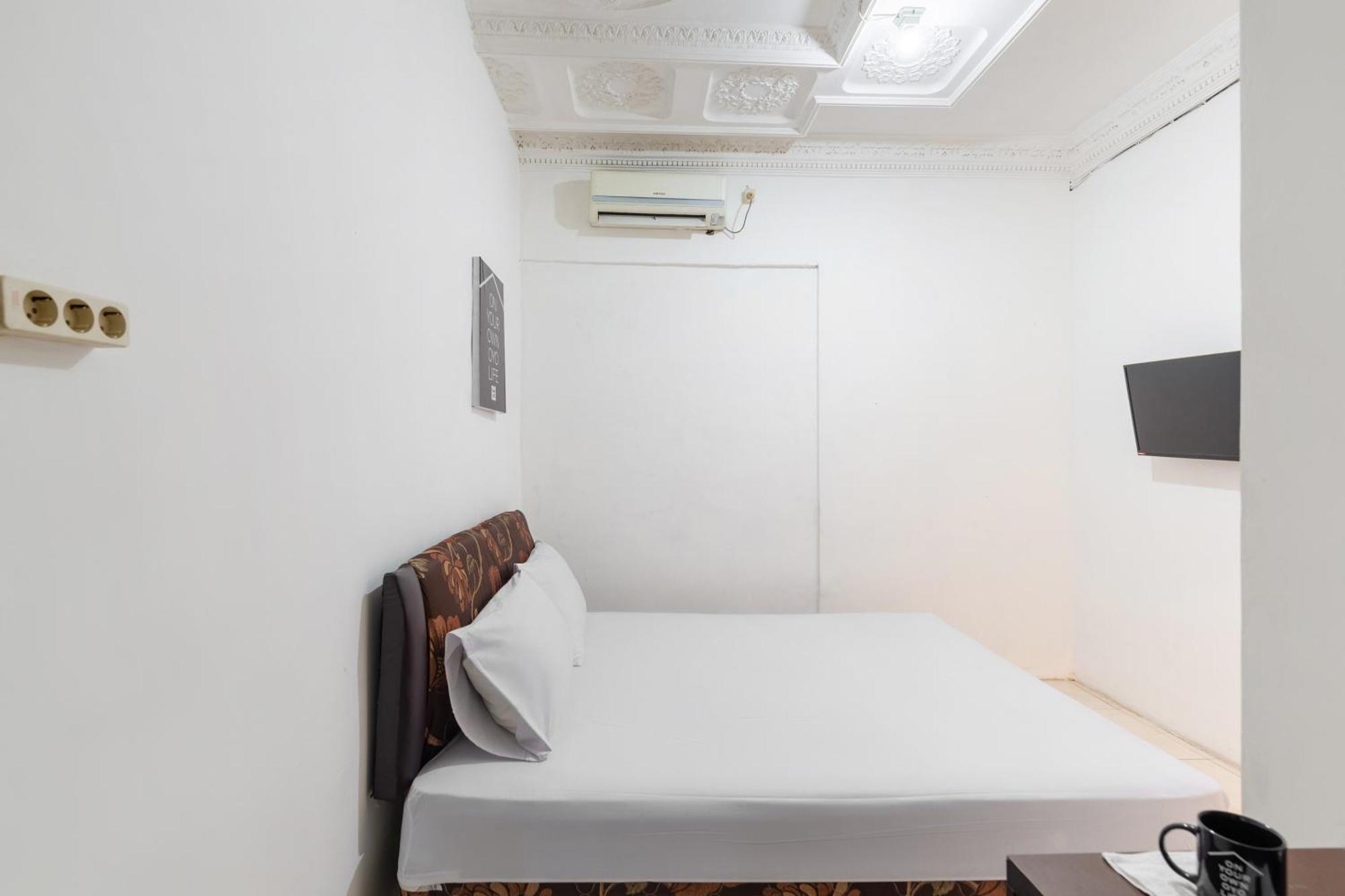Oyo Life 2108 Griya Aisyah Residence Сурабая Экстерьер фото